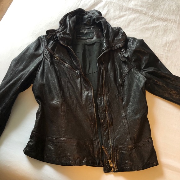 Leather jacket - Picture 2 of 4